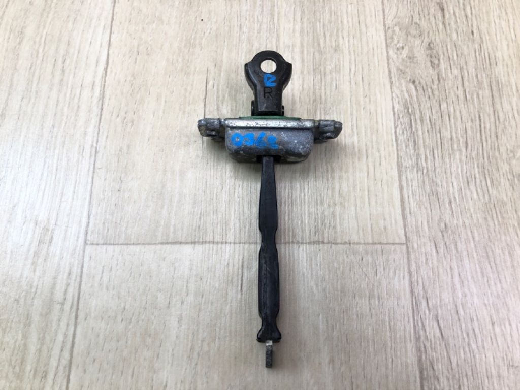 79490-2V000 | Обмежувач дверей задн. прав. HYUNDAI VELOSTER 11-18