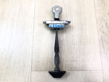 Обмежувач дверей задн. прав. NISSAN VERSA B17 11-19