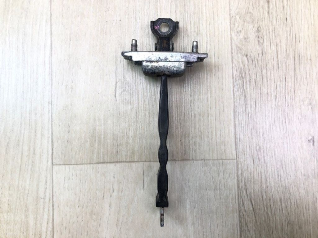 68630-0T010 | Ограничитель двери задн. прав. TOYOTA VENZA 09-16