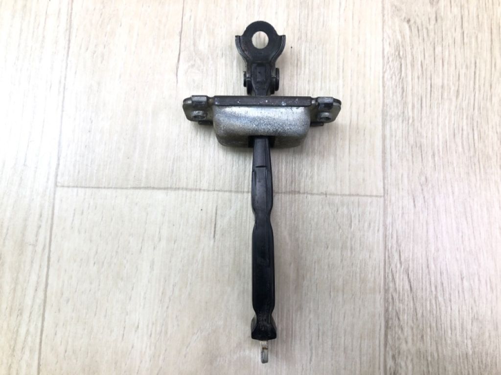 79490-3X001 | Обмежувач дверей задн. прав. HYUNDAI ELANTRA MD 10-15