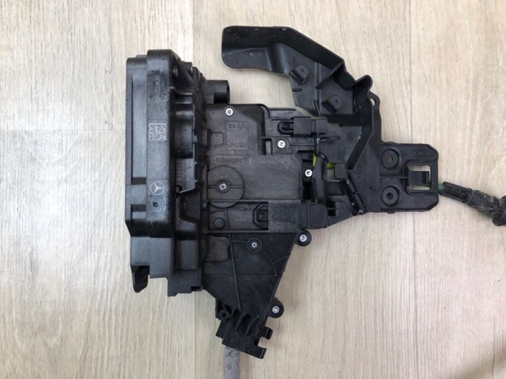 A 099 720 68 01 | Замок двері передн. прав. MERCEDES C-CLASS W205 16-21 - Фото 4