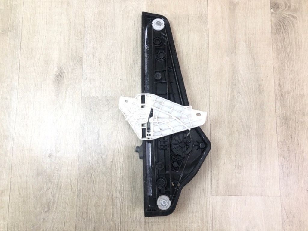 82402-2V000 | Склопідйомник передн. прав. HYUNDAI VELOSTER 11-18