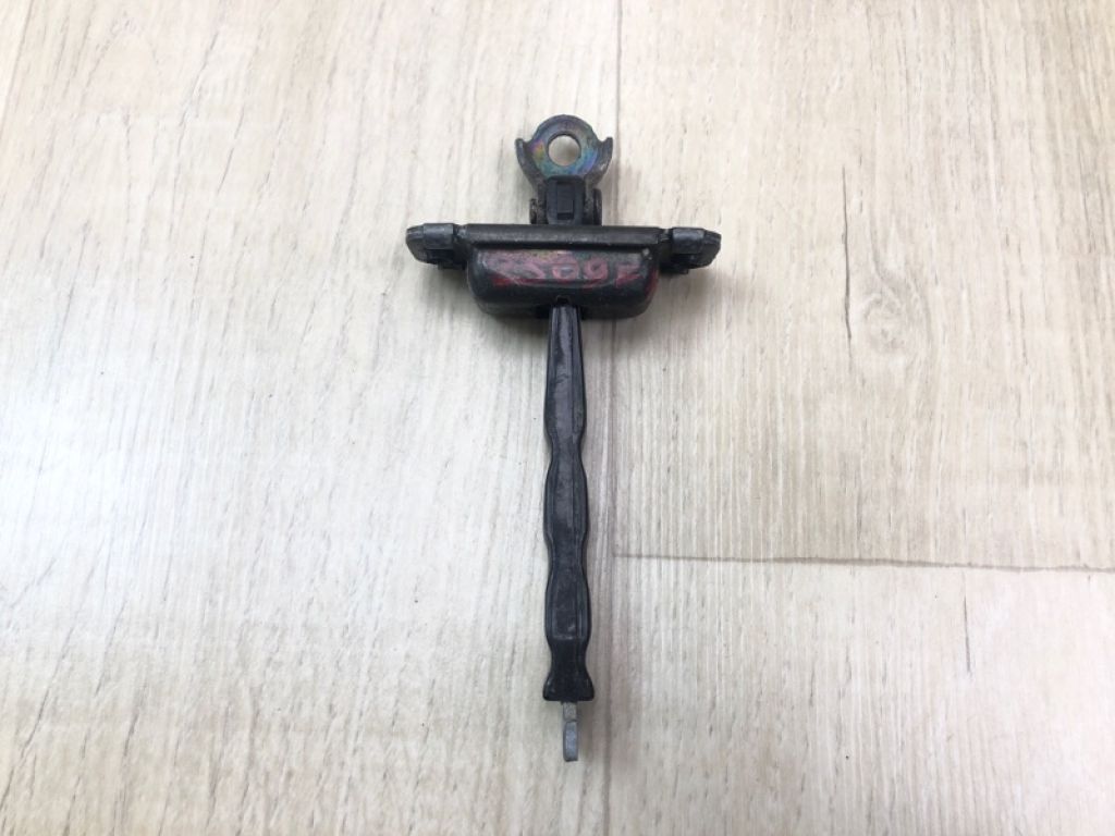 79390-1R000 | Обмежувач дверей передн. прав. HYUNDAI ACCENT RB 10-