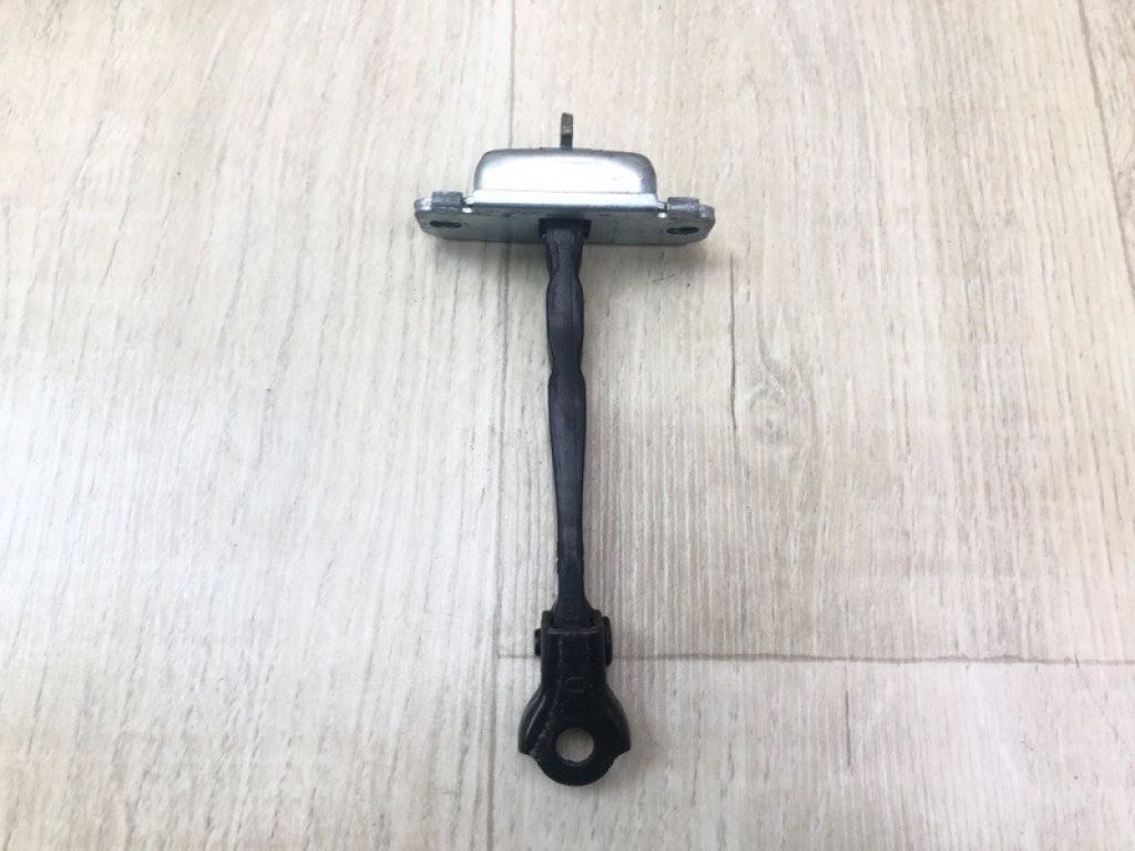 79390-2V000 | Обмежувач дверей передн. прав. HYUNDAI VELOSTER 11-18