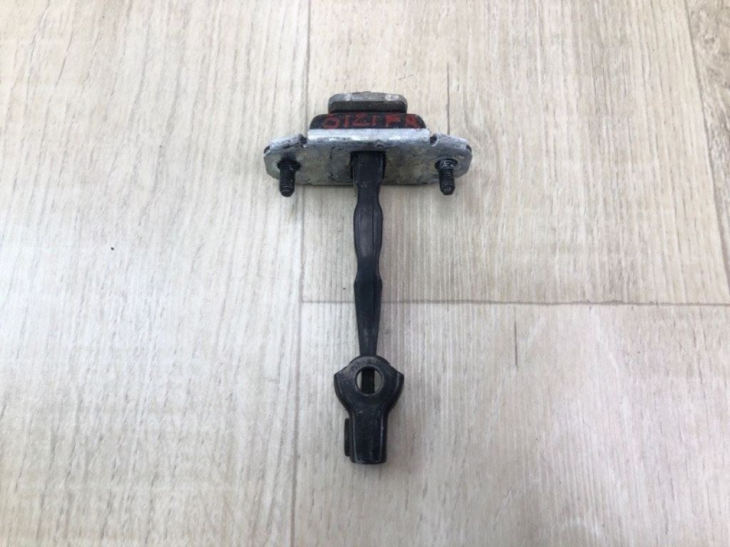 79390-A7000 | Обмежувач дверей передн. прав. KIA FORTE YD 12-