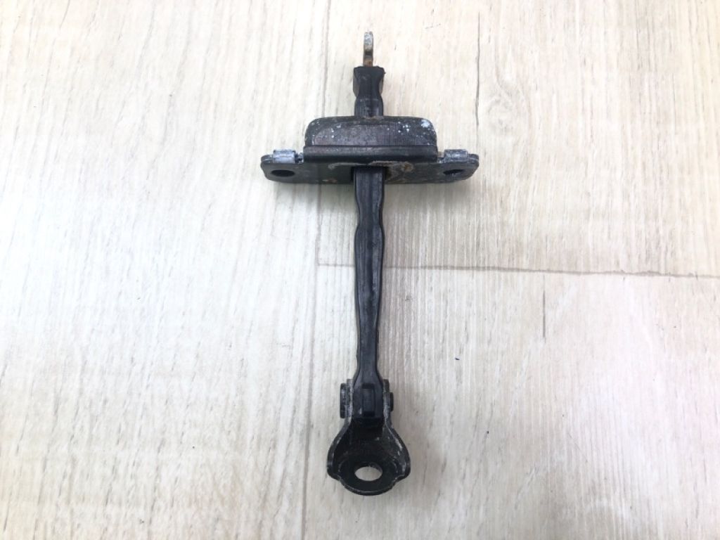 79390-1R000 | Обмежувач дверей передн. прав. HYUNDAI ACCENT RB 10-