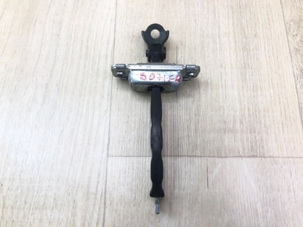 79390-2V000 | Ограничитель двери передн. прав. HYUNDAI VELOSTER 11-18