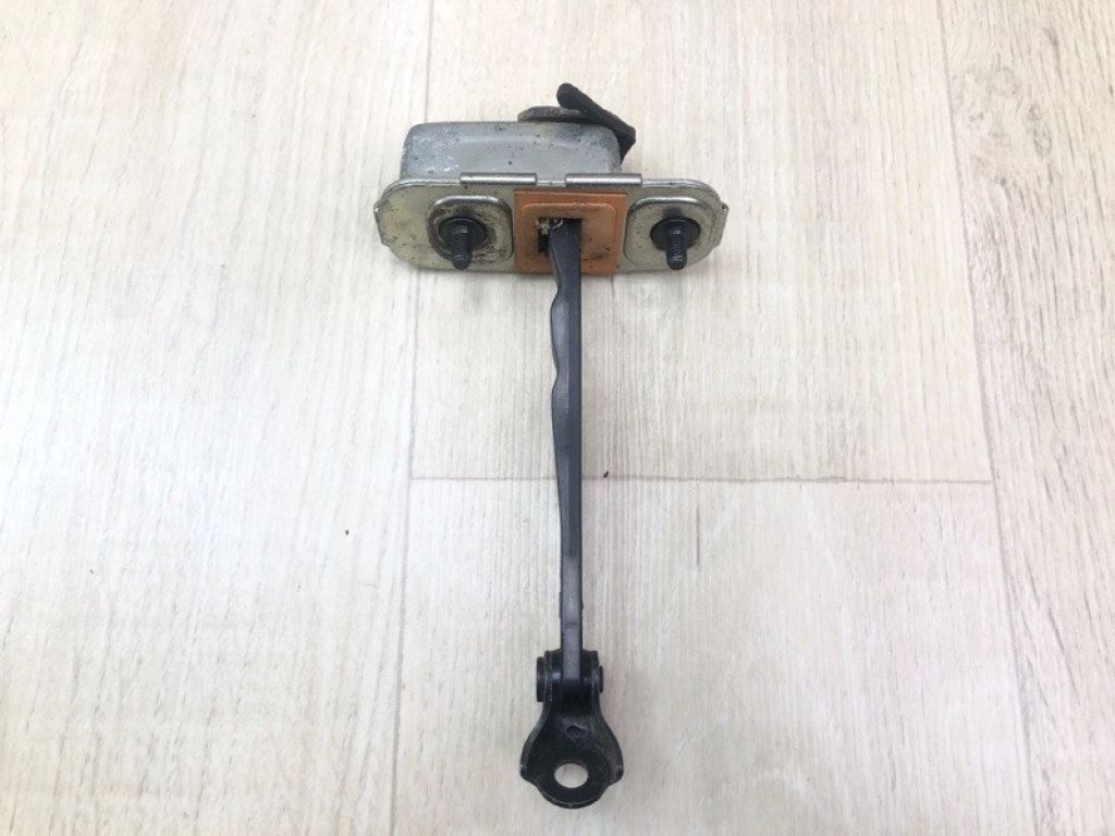 79390-D3000 | Обмежувач дверей передн. прав. HYUNDAI TUCSON TL 15-20