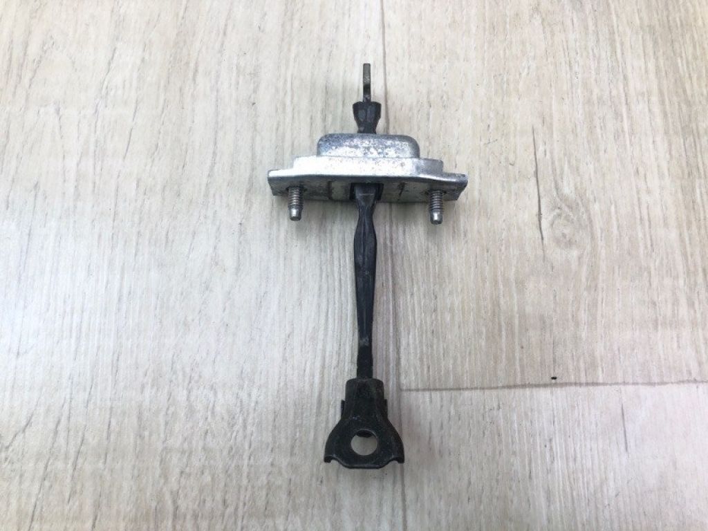 68610-0T010 | Обмежувач дверей передн. прав. TOYOTA VENZA 09-16