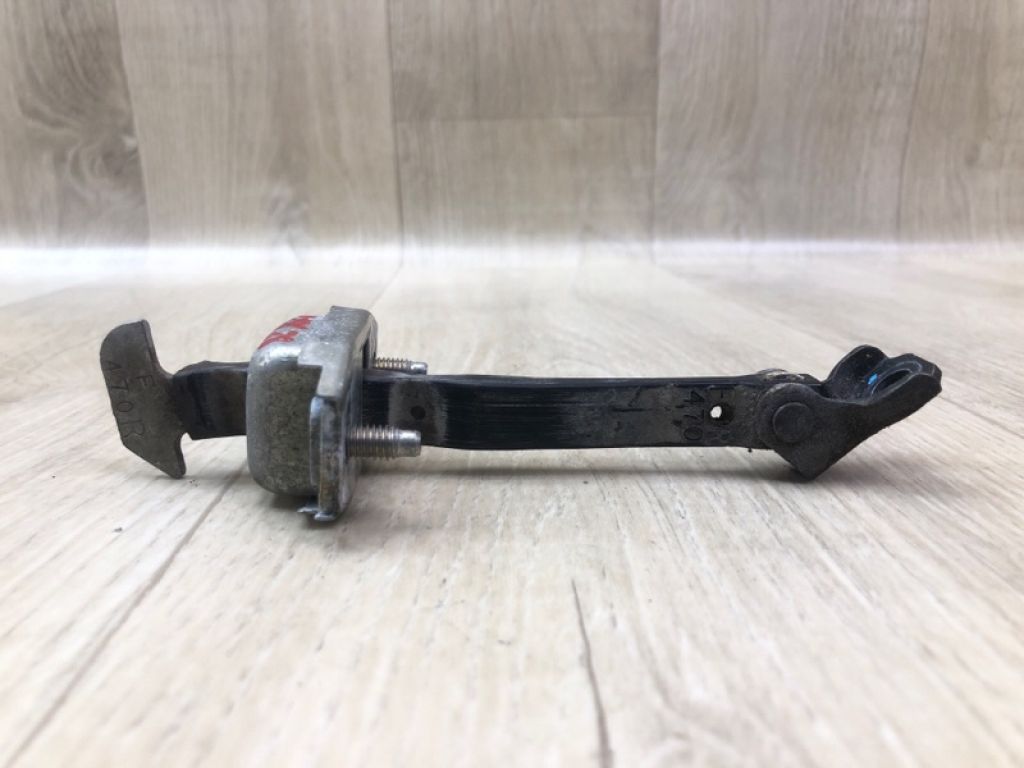 68610-0T010 | Обмежувач дверей передн. прав. TOYOTA VENZA 09-16 - Фото 2