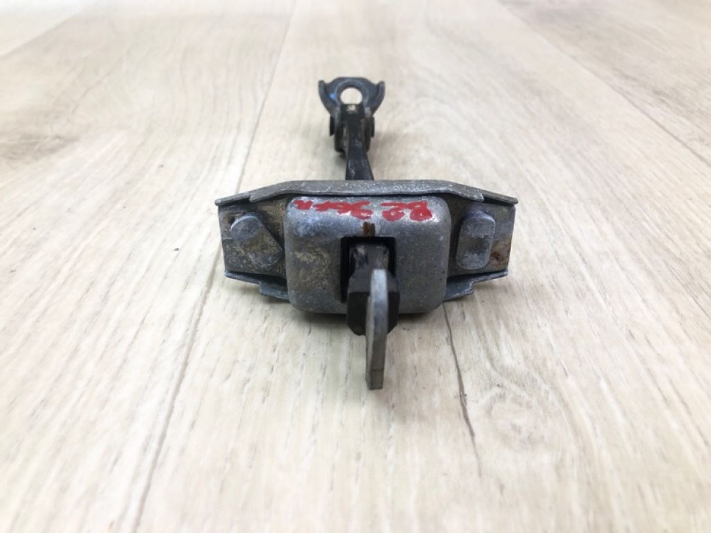 68610-0T010 | Обмежувач дверей передн. прав. TOYOTA VENZA 09-16 - Фото 3