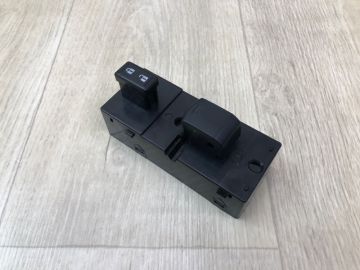 Кнопка склопідіймача передн. прав. NISSAN VERSA B17 11-19