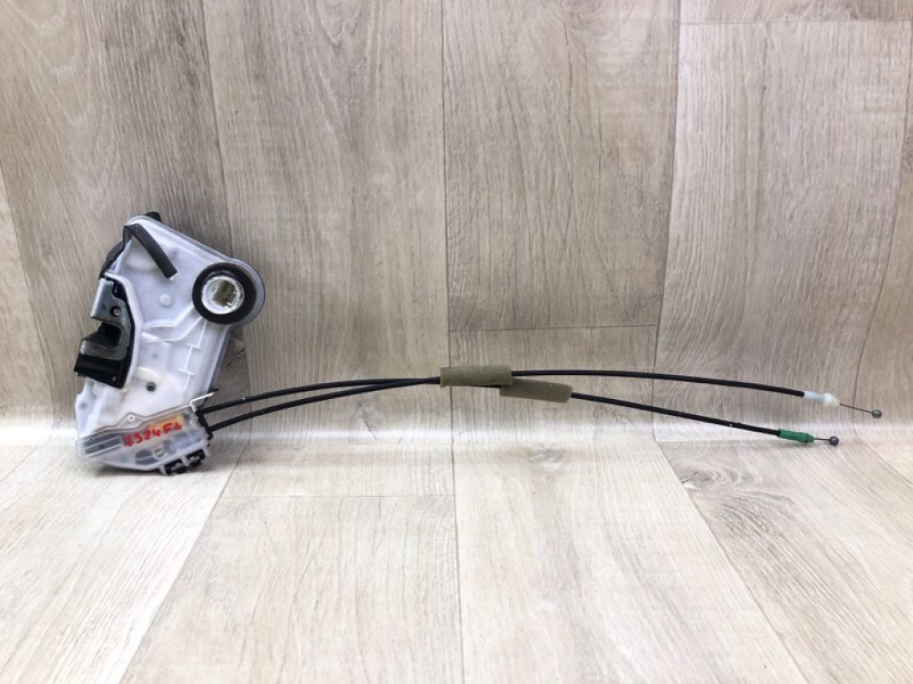 69040-02440 | Замок двери передн. лев. TOYOTA SIENNA 11-16