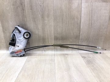 Замок двери передн. лев. TOYOTA SIENNA 11-16