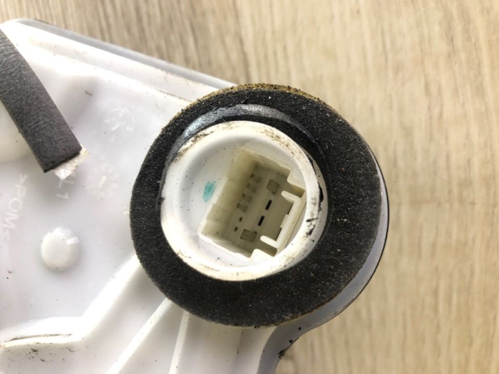 69040-02440 | Замок двери передн. лев. TOYOTA SIENNA 11-16 - Фото 5