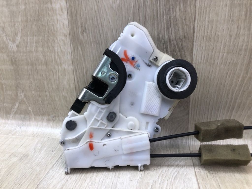 69040-04030 | Замок двері передн. лів. TOYOTA TACOMA 05-15 - Фото 2