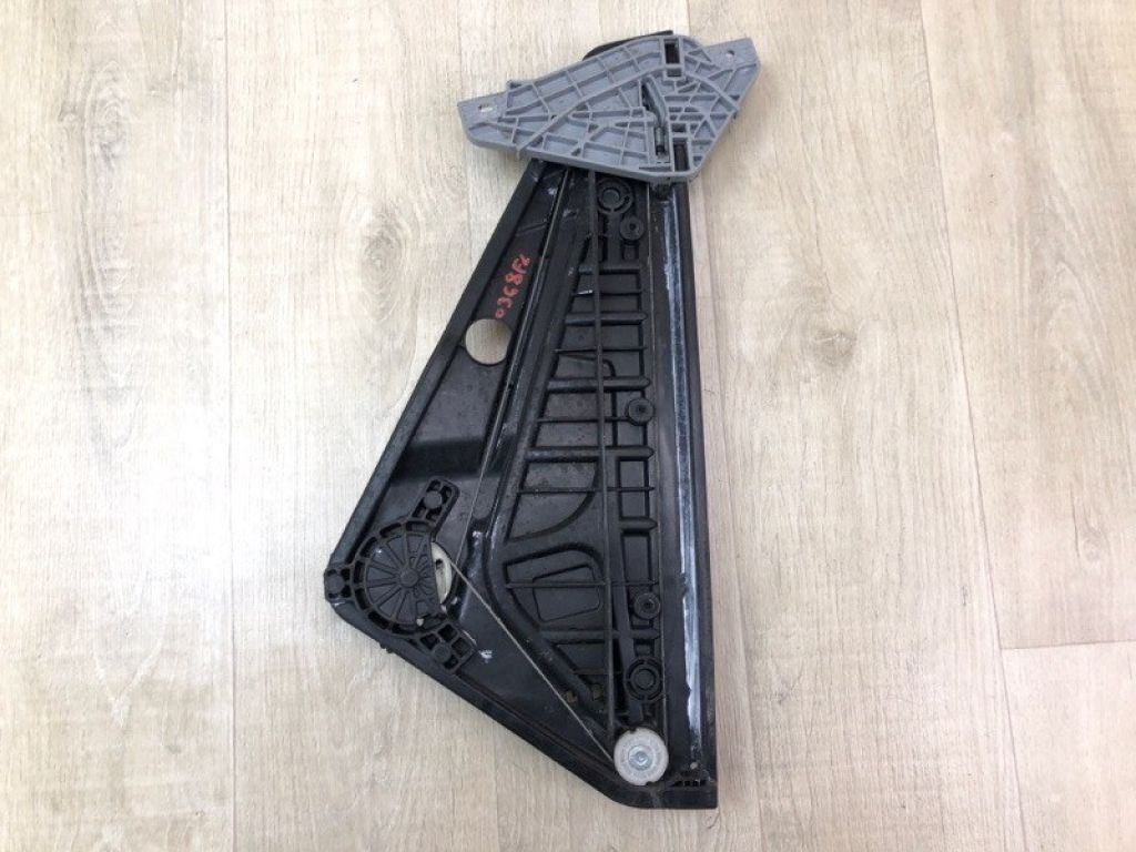 82401-2V010 | Склопідйомник передн. лів. HYUNDAI VELOSTER 11-18