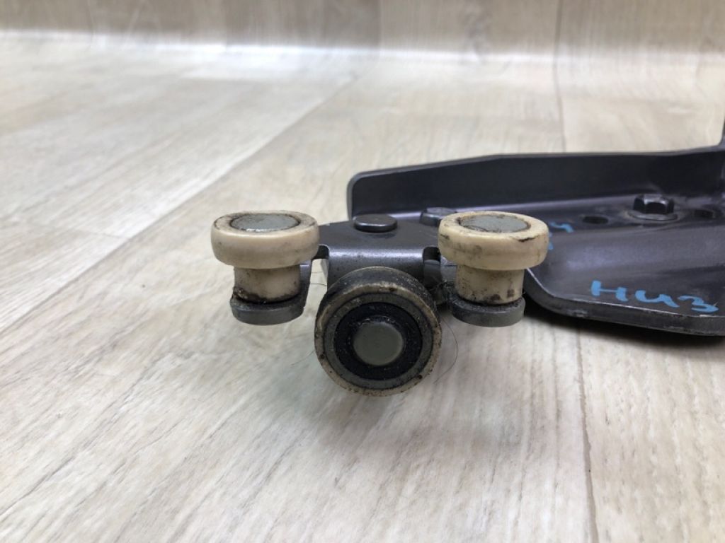 68350-08031 | Ролик зсувних дверей нижній задн. прав. TOYOTA SIENNA 11-16 - Фото 6