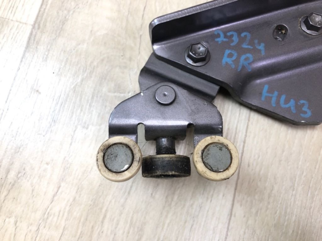 68350-08031 | Ролик зсувних дверей нижній задн. прав. TOYOTA SIENNA 11-16 - Фото 7