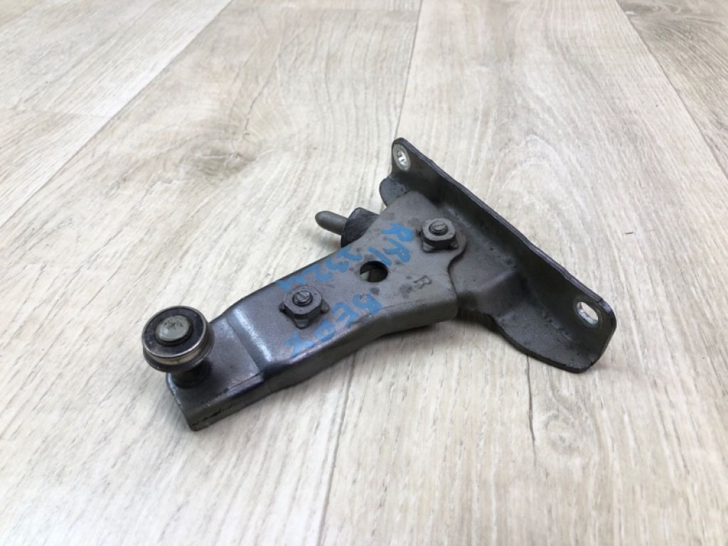 68310-08030 | Ролик зсувних дверей верхній прав. TOYOTA SIENNA 11-16