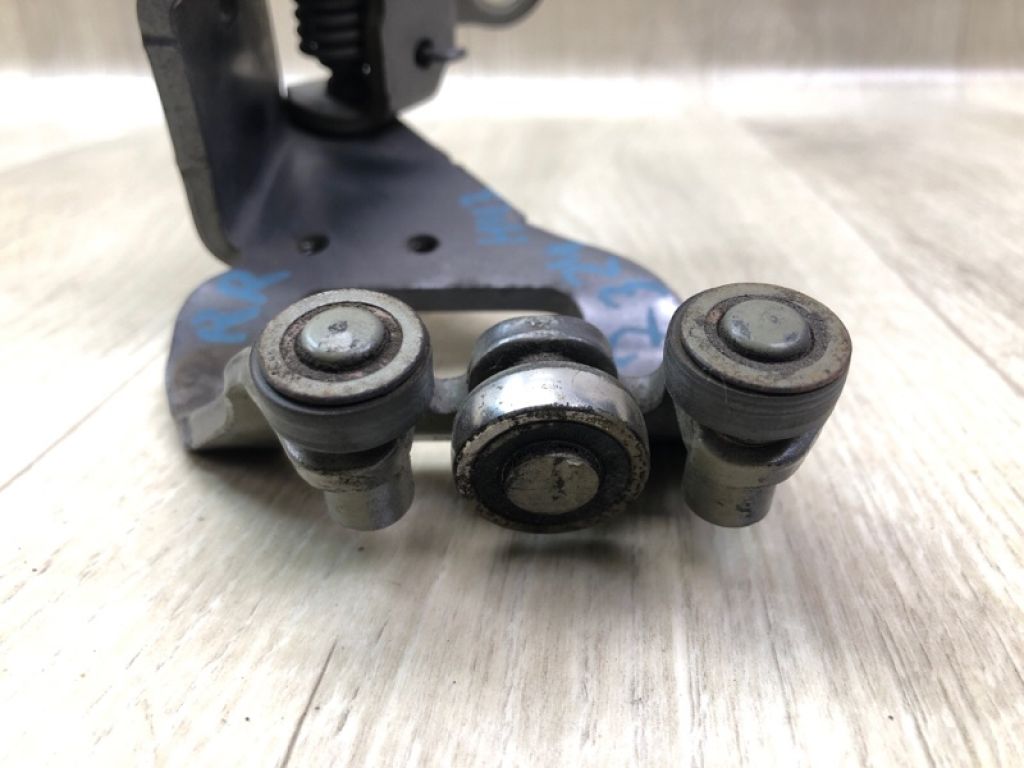 68380-08040 | Ролик зсувних дверей нижній задн. прав. TOYOTA SIENNA 11-16 - Фото 7