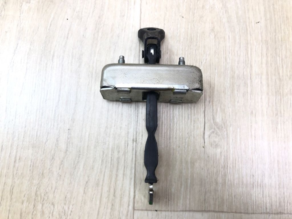 68610-04021 | Обмежувач дверей передн. лів. TOYOTA TACOMA 05-15