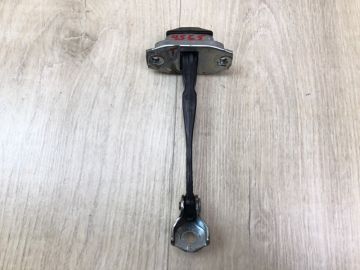 Обмежувач дверей передн. лів. NISSAN VERSA B17 11-19