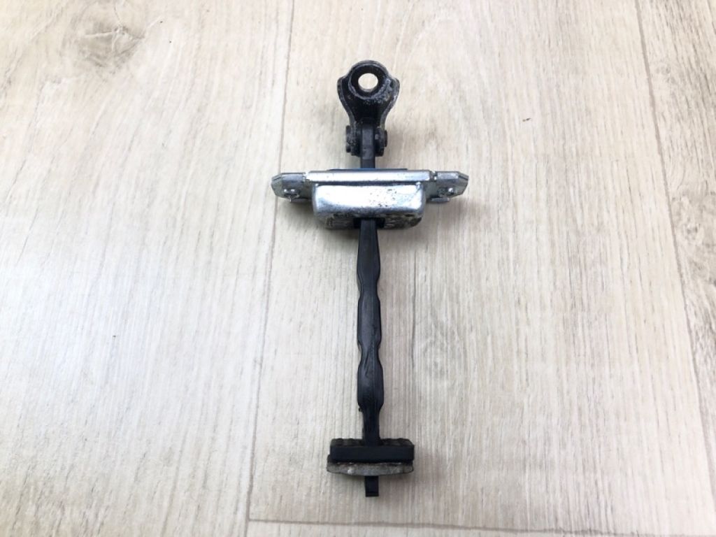 79380-H8000 | Обмежувач дверей передн. лів. KIA RIO FB 17-