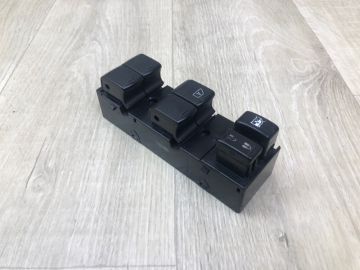 Блок керування склопідіймачами передн. лів. NISSAN VERSA B17 11-19