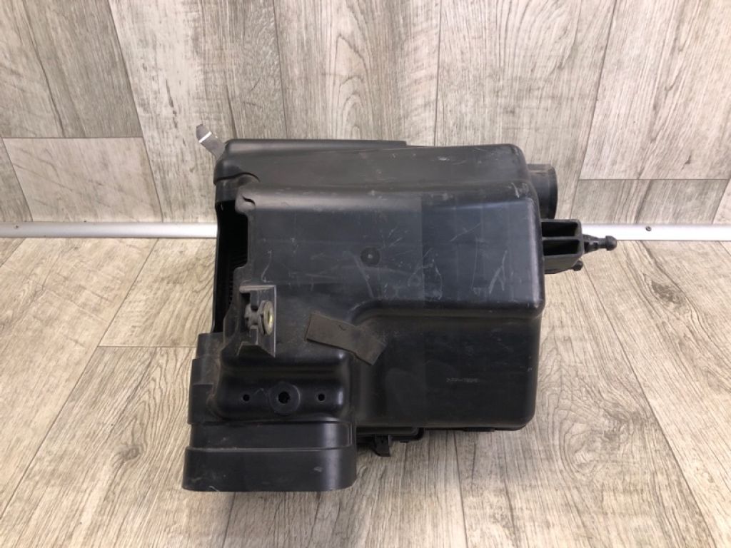 16500-CL70A | Корпус повітряного фільтра INFINITI FX S50 03-08 - Фото 2