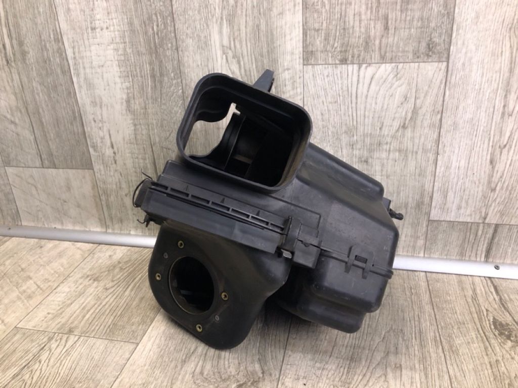 16500-CL70A | Корпус повітряного фільтра INFINITI FX S50 03-08 - Фото 3