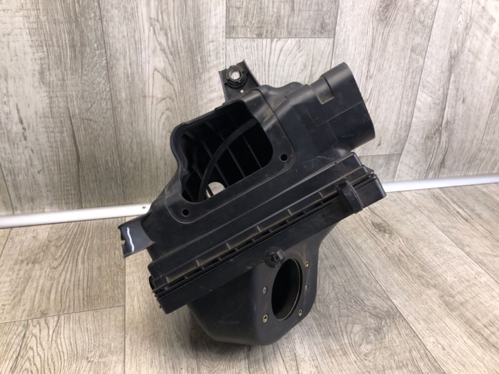 16500-CL70A | Корпус повітряного фільтра INFINITI FX S50 03-08 - Фото 4