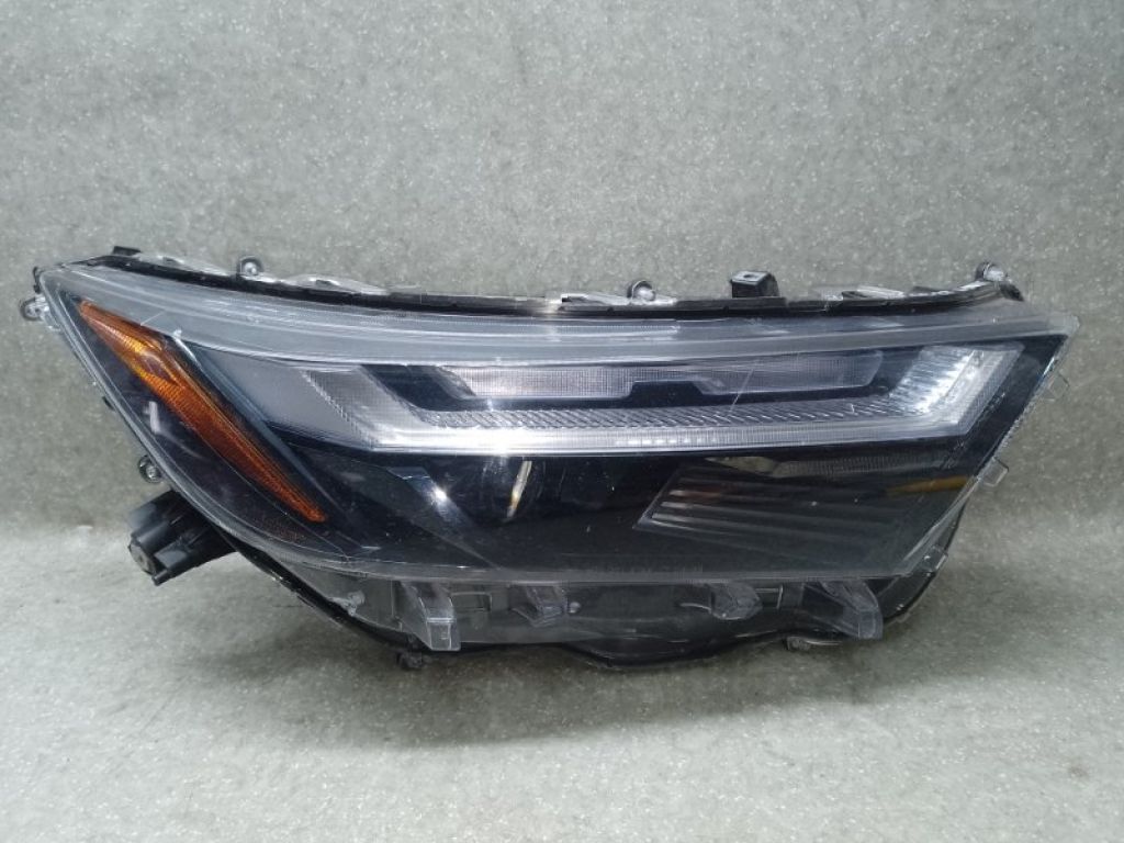 81110-0R440 | Фара прав. TOYOTA RAV4 18-