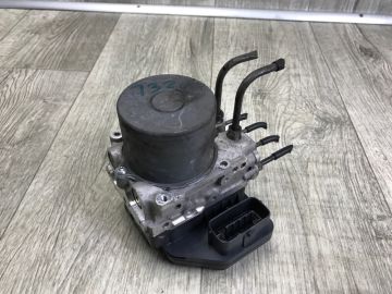 Блок ABS TOYOTA SIENNA 11-16