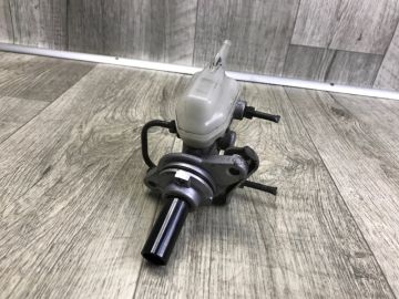 Главный тормозной цилиндр TOYOTA SIENNA 11-16