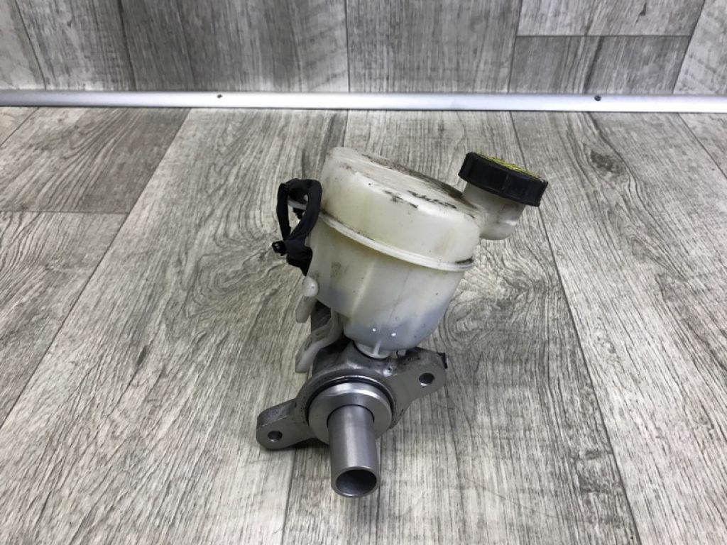 FR3Z-2140-D | Главный тормозной цилиндр FORD MUSTANG 15-