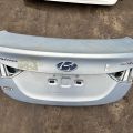 69200-3Y010 | Кришка багажника HYUNDAI ELANTRA MD 10-15