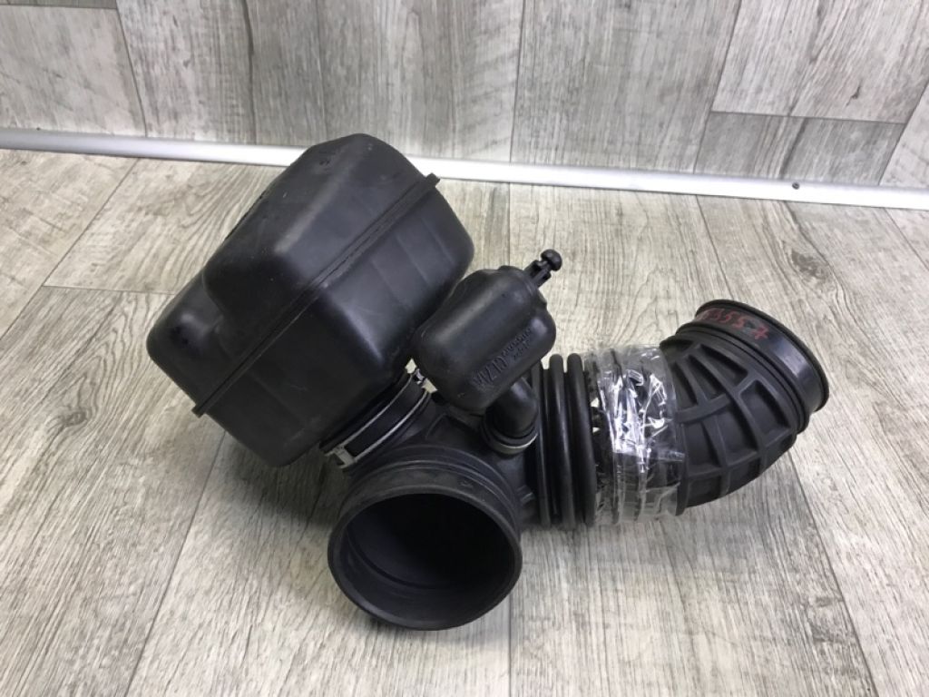 16576-CL70A | Патрубок воздушного фильтра INFINITI FX S50 03-08