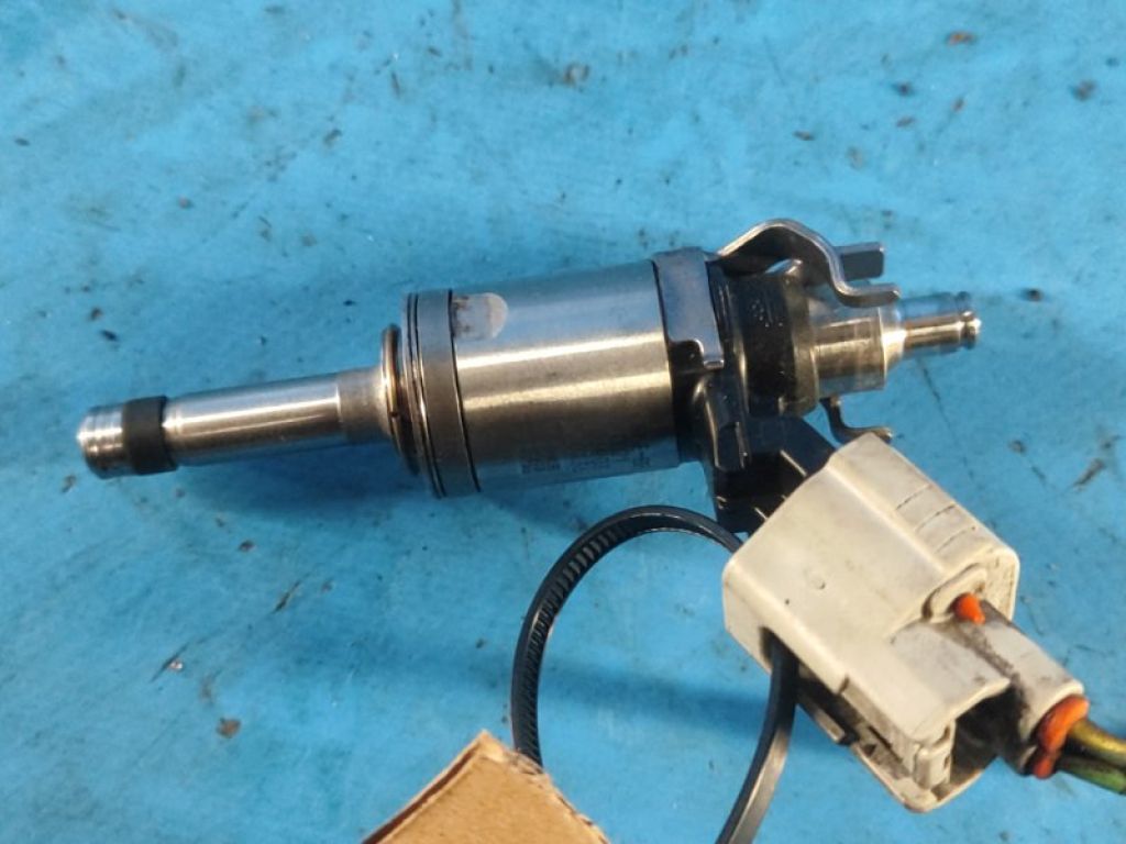 CP9Z-9F593-B | Форсунка топливная FORD FOCUS 10-18 - Фото 2