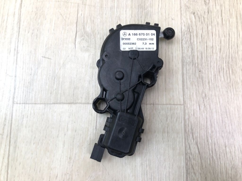 A 166 670 01 04 | Моторчик стеклоподъемника задн. прав. MERCEDES GL-CLASS X166 12-16