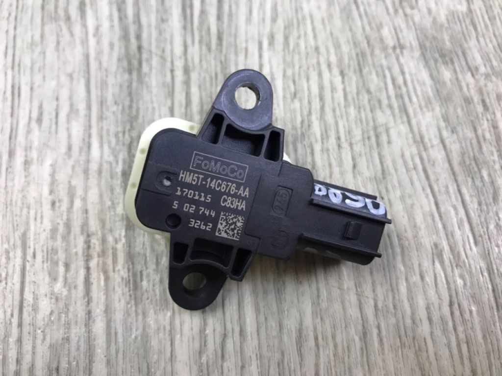 HM5Z-14B345-A | Датчик удара FORD FOCUS 10-18 - Фото 2