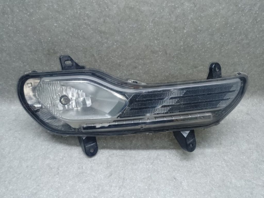 CJ5Z-13200-C | Протитуманна фара прав. FORD ESCAPE 12-19