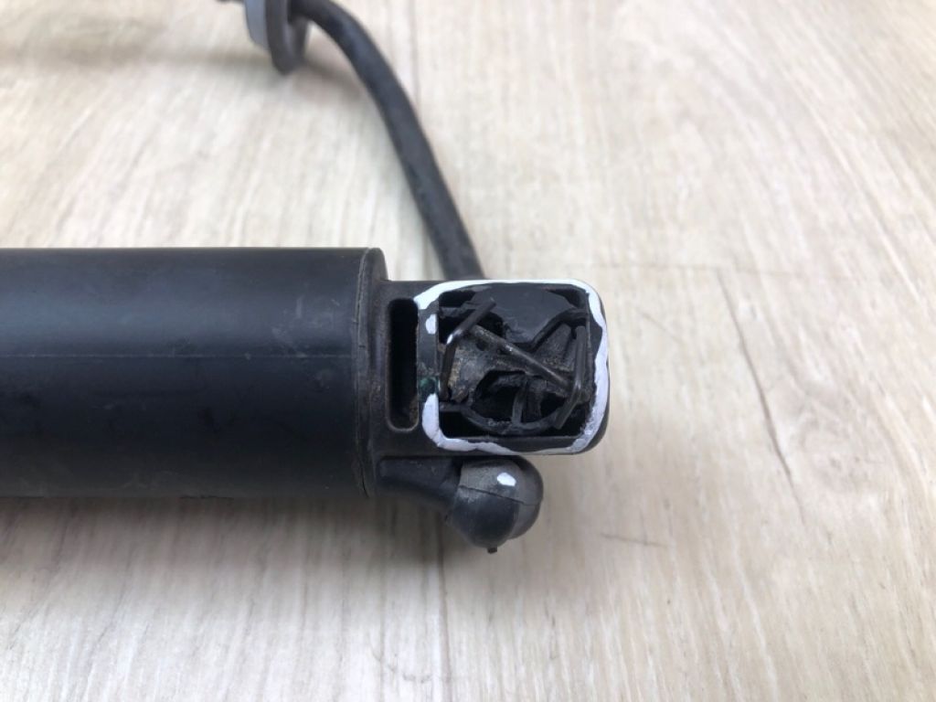 A 166 890 05 30 | Амортизатор крышки багажника прав. MERCEDES GL-CLASS X166 12-16 - Фото 7