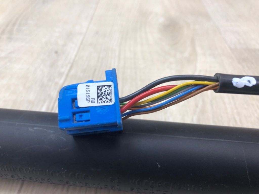 A 166 890 05 30 | Амортизатор крышки багажника прав. MERCEDES GL-CLASS X166 12-16 - Фото 8