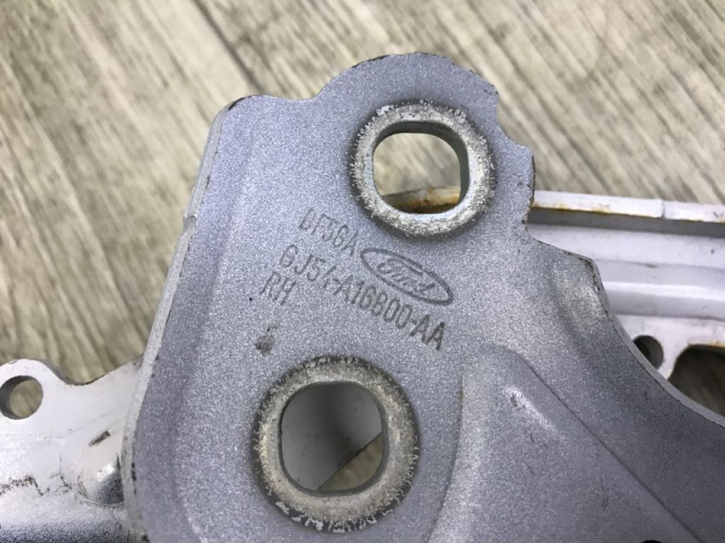 GJ5Z-16796-A | Петля капоту прав. FORD ESCAPE 12-19 - Фото 4