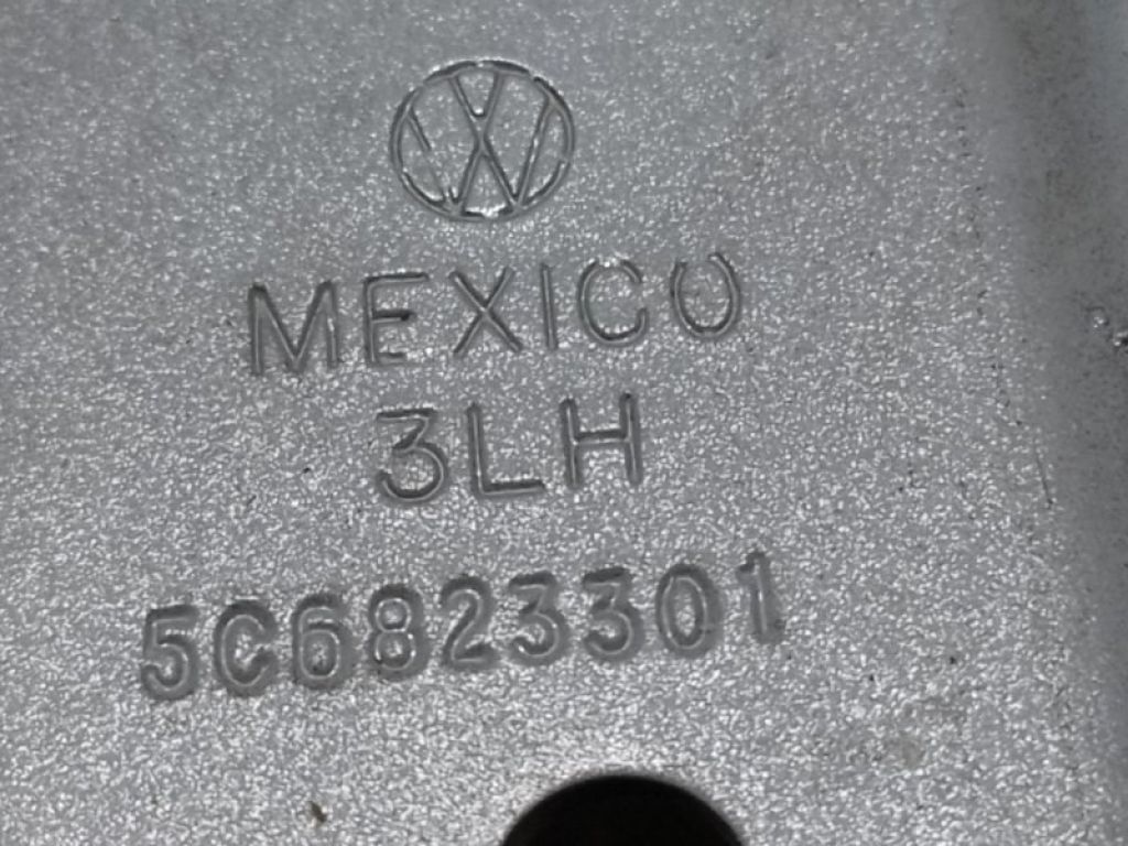 5C6 823 301 | Петля капоту лів. VOLKSWAGEN JETTA USA 10-17 - Фото 4