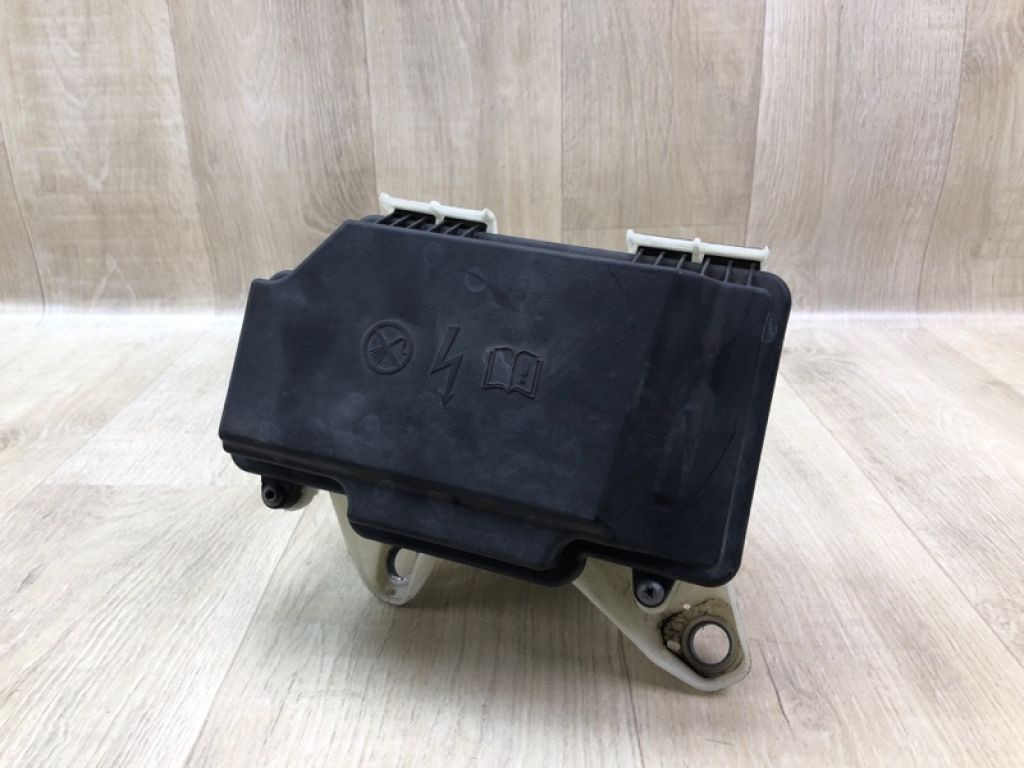 A 222 906 37 01 | Блок запобіжників моторний відсік лів. MERCEDES C-CLASS W205 16-21