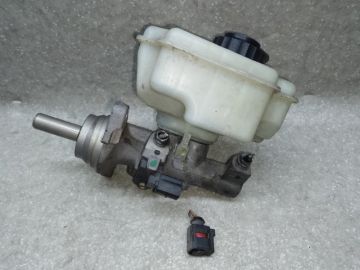 Головний гальмівний циліндр VOLKSWAGEN JETTA USA 10-17