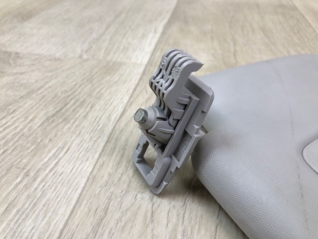 A 205 810 74 04 7M94 | Козирок сонцезахисний прав. MERCEDES C-CLASS W205 16-21 - Фото 5