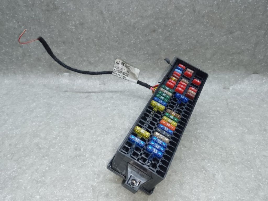 000 937 615 | Блок запобіжників моторний відсік VOLKSWAGEN JETTA USA 10-17